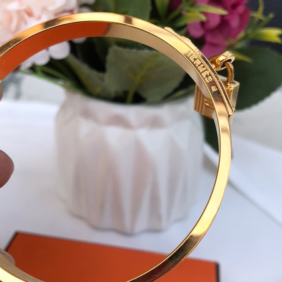 💯Authentic HERMES Kelly Cadena Lizard Motiff Bangle in Gold Kelly lock setting - Picture 15 of 17